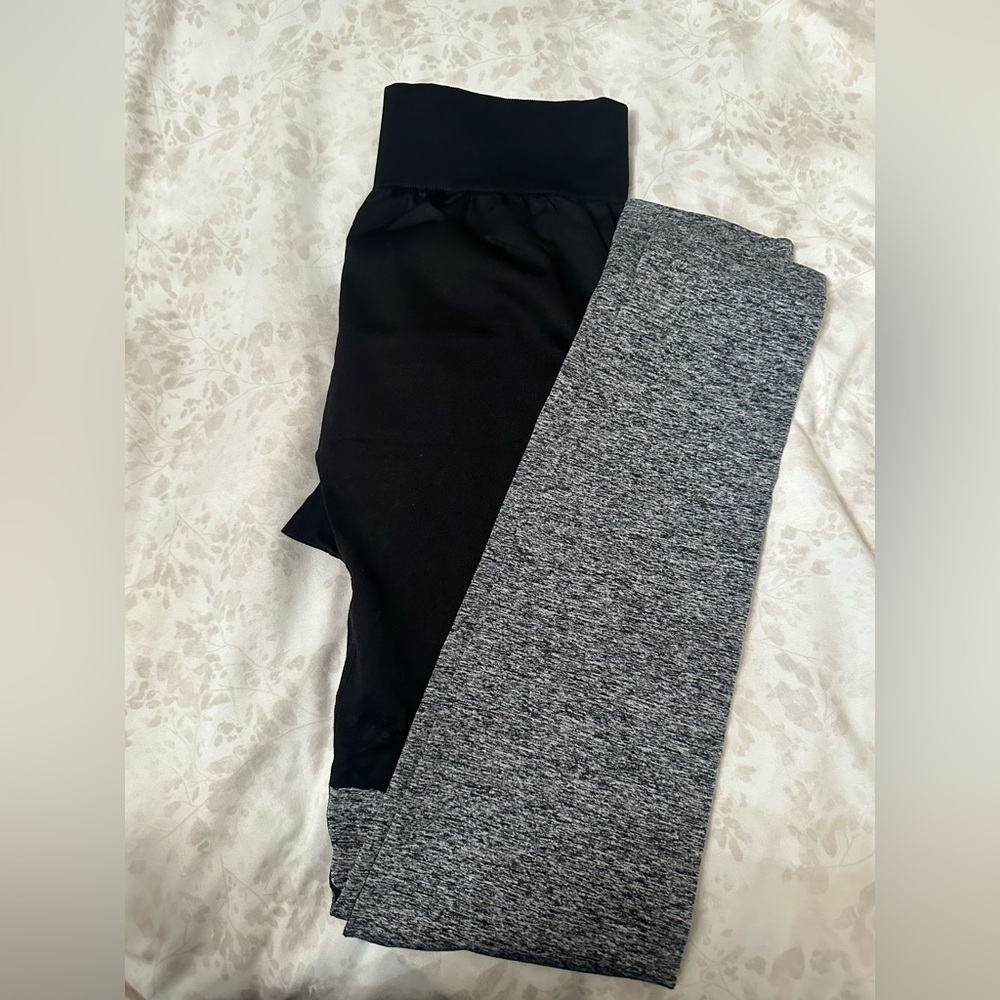 Gymshark Black and Gray Leggings Stretchy Knit Bottoms